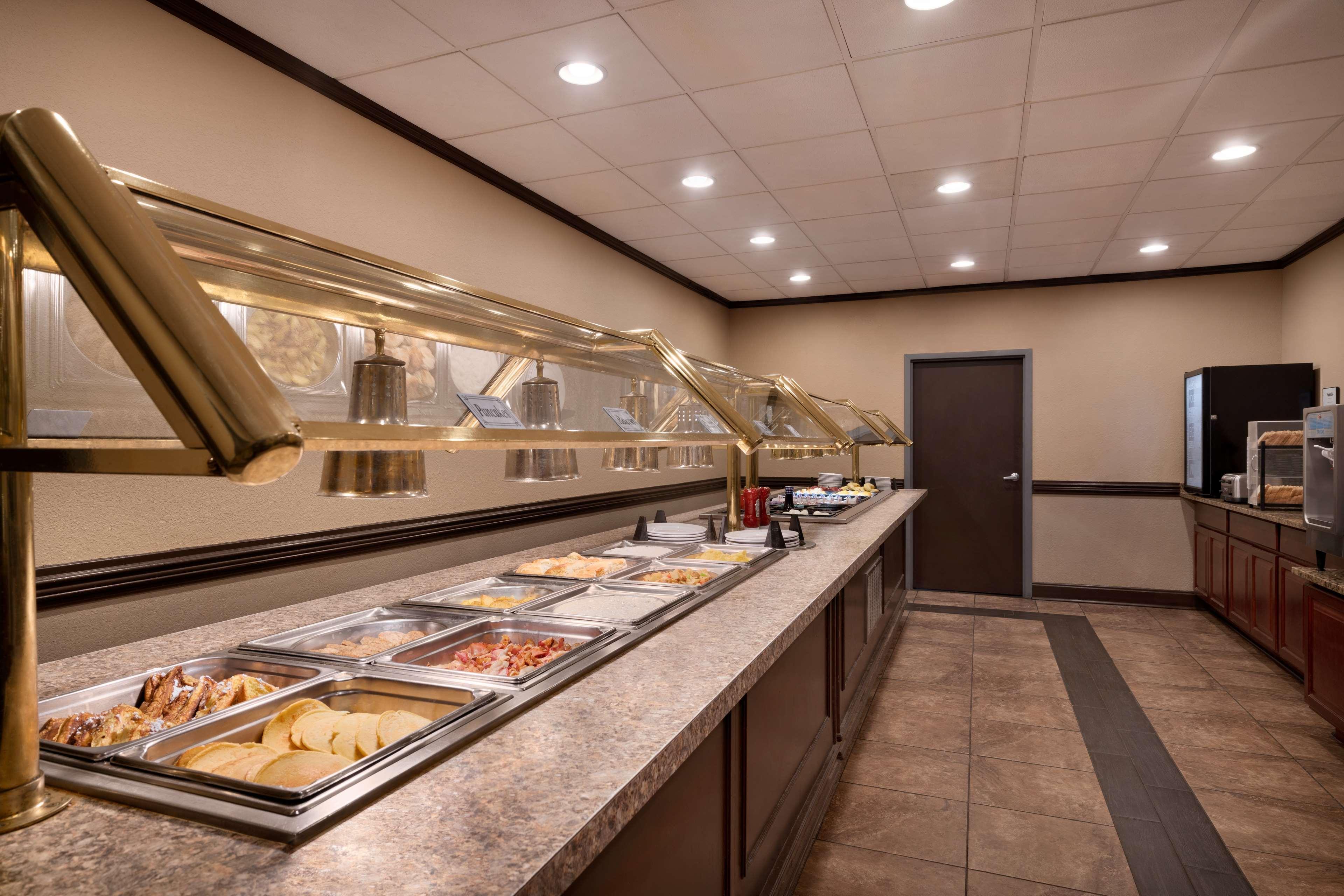Baymont By Wyndham Culpeper Hotel Restaurant photo